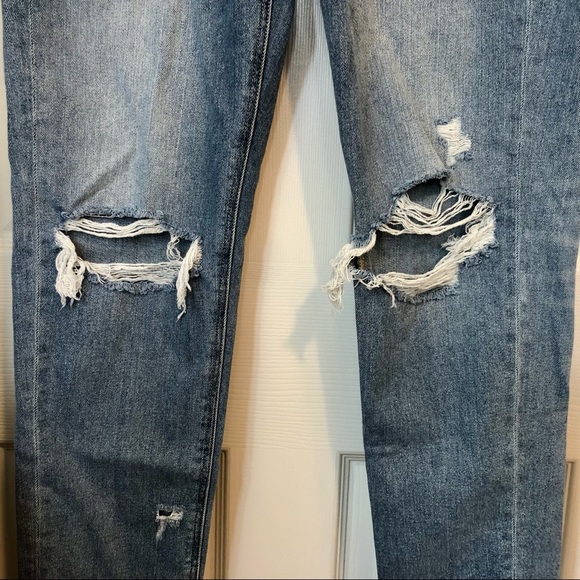 American Eagle High-Rise Mom Jeans - Picture 4 of 6